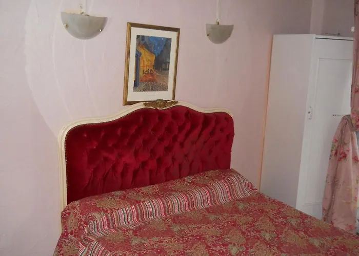 Hotel Le Petit Trianon Paris
