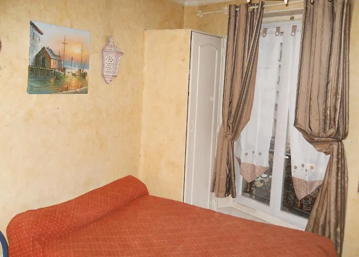 Hotel Le Petit Trianon Paris